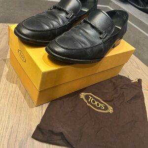 Tod's Elegant Black Leather Loafers